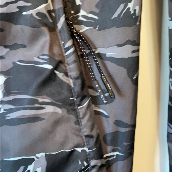 Nike running jacket with hood. Camo print - Picture 6 of 8